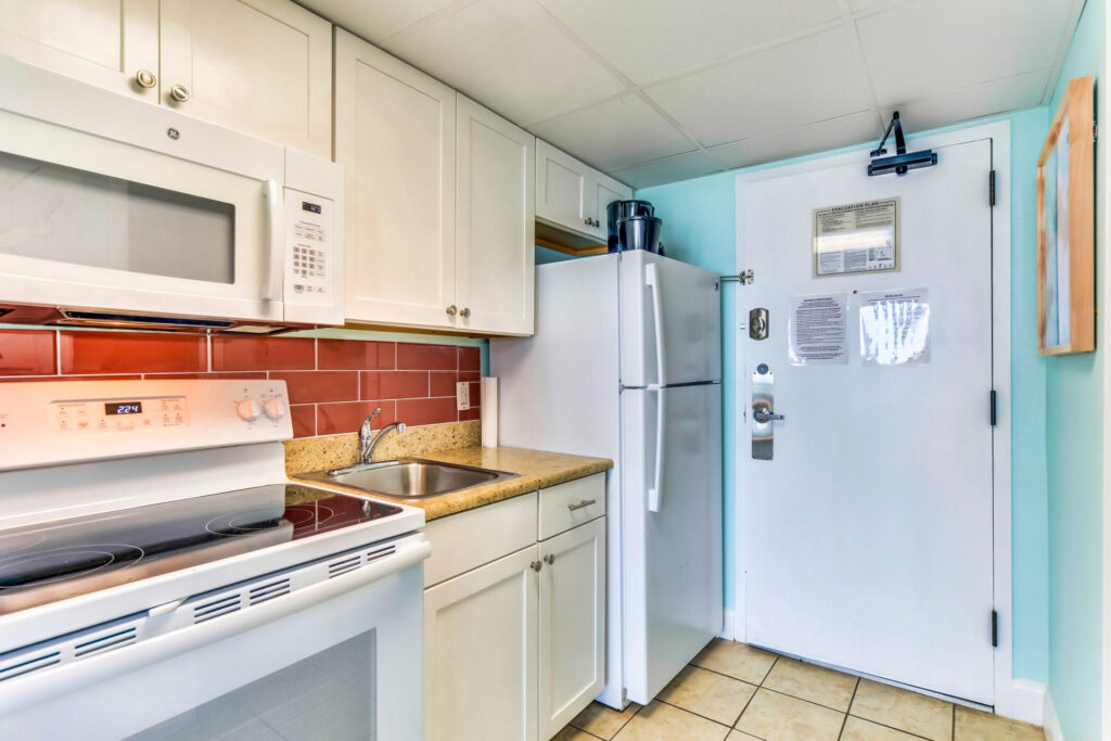 A kitchen area of the Caravelle 518 room